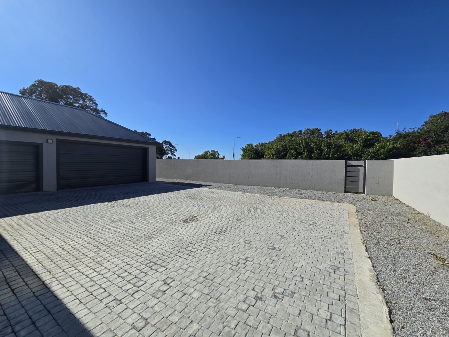 4 Bedroom Property for Sale in Kraaibosch Manor Western Cape